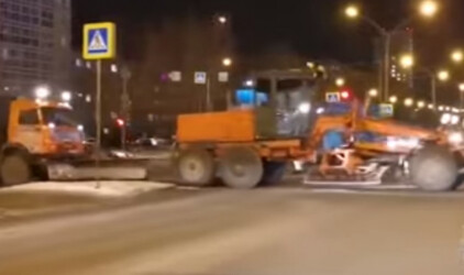 В мэрии Екатеринбурга рассказали, почему спецтехника чистит асфальт без снега