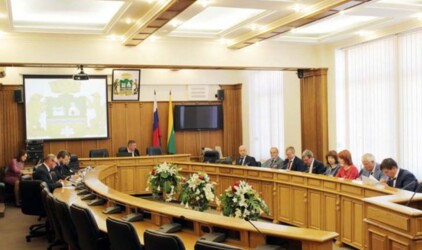 Екатеринбургские депутаты лишили чиновников «добавки»
