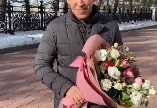 Евгений Куйвашев пожелал жительницам Свердловской области здоровья и надёжных мужчин