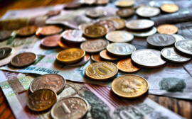 Жители Урала начали больше экономить на продуктах питания
