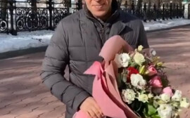 Евгений Куйвашев пожелал жительницам Свердловской области здоровья и надёжных мужчин