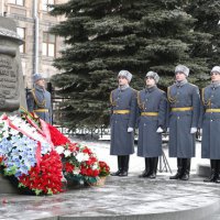 Евгений Куйвашев возложит цветы к памятнику Георгия Жукова