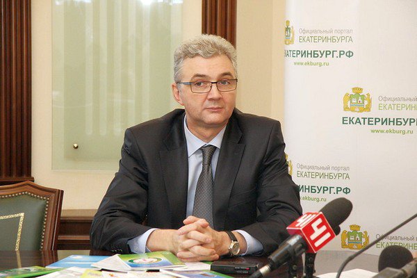 Александр Якоб проводит пресс-конференцию в Екатеринбурге